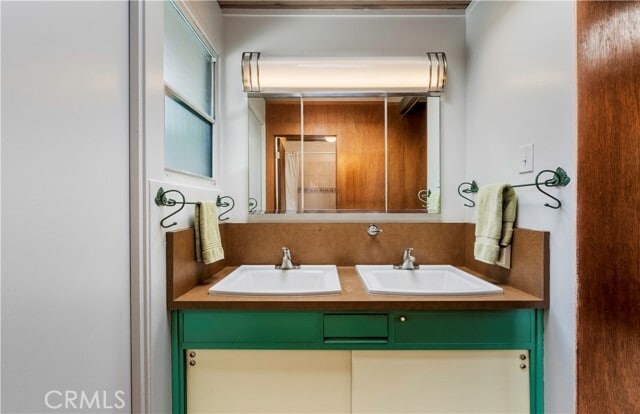 Building Photo - 4924 E Elsinore Ave