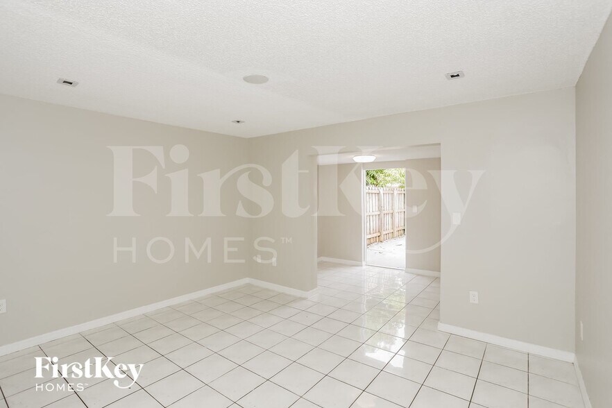 Building Photo - 4610 SW 143rd Ct W