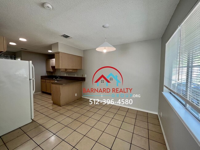 Building Photo - Available July 25: Spacious 3 Bedroom, 2.5 Bath Duplex with Garage