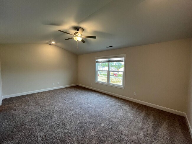 Building Photo - Stunning 3BD, 2.5BA Raleigh Townhome with ...