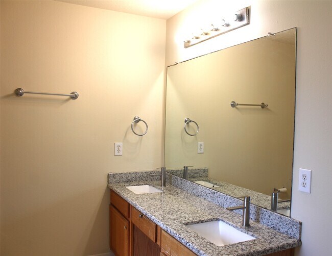 Building Photo - 16014 Clayton Green Dr