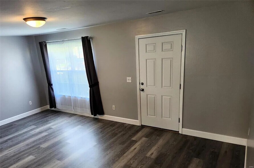 Building Photo - 419 Wild Oak Dr