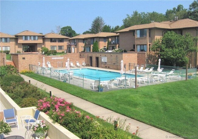 Building Photo - 350 Grovers Ave
