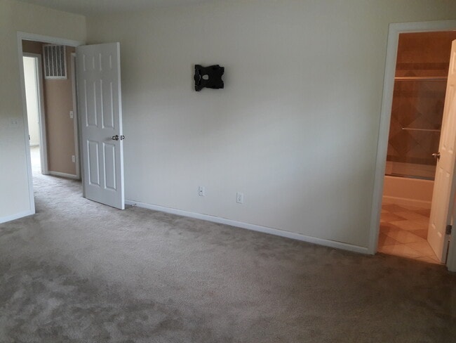 Building Photo - Lake Shore Subdivision-Port Wentworth