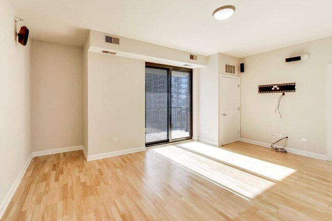 Building Photo - 451 W Huron St