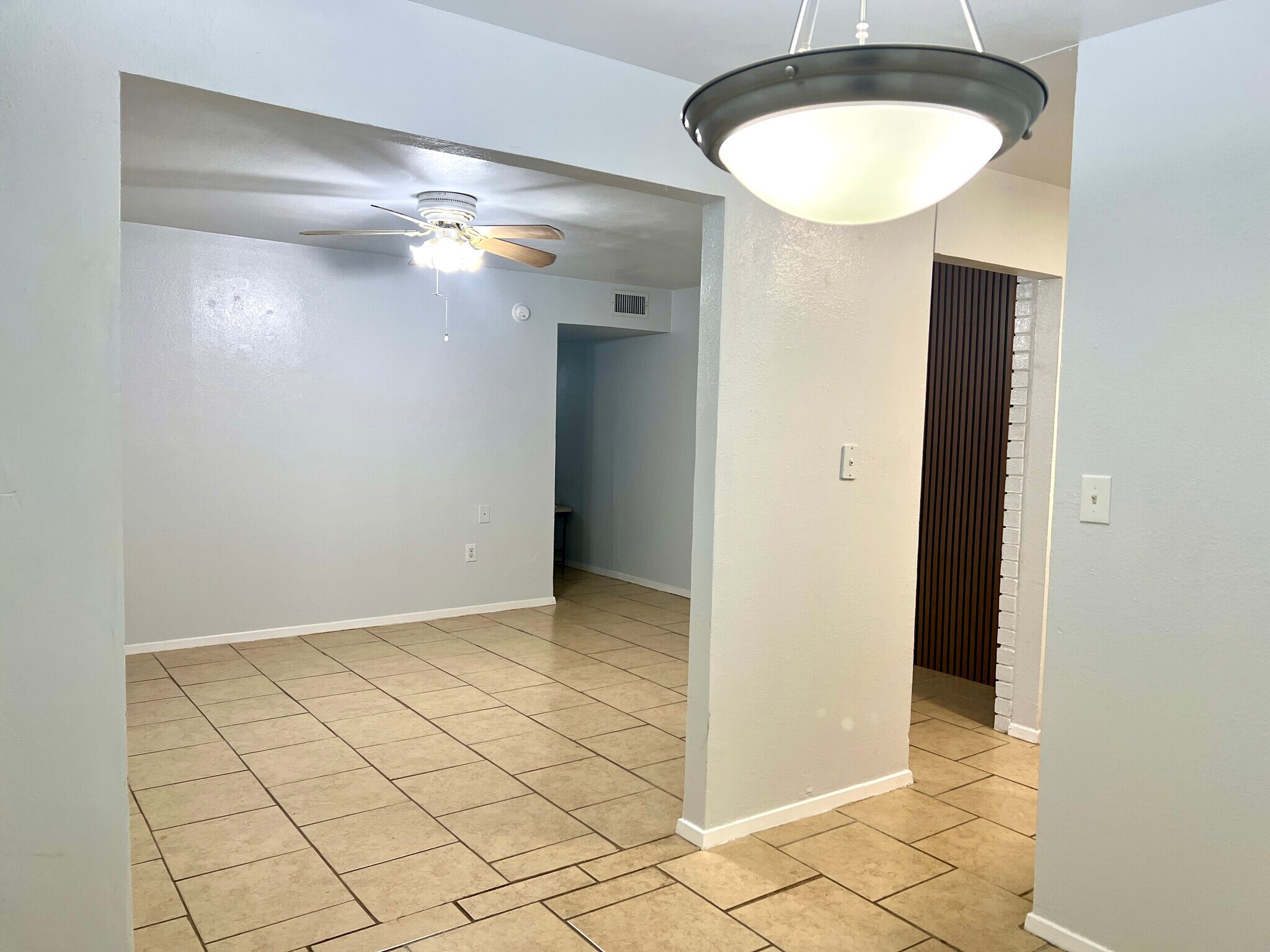 Building Photo - 2112 Tanglewood St