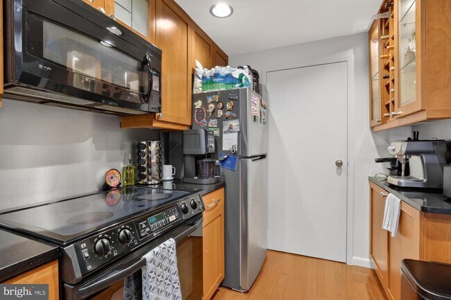 Building Photo - 825 N 29th St