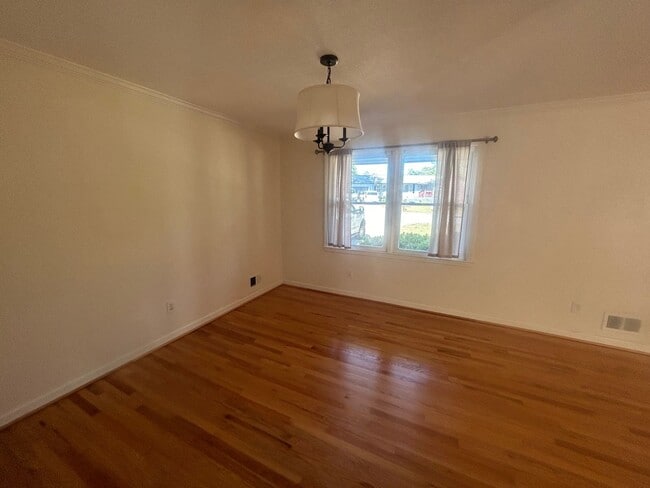 Building Photo - 1015 Walters Ln