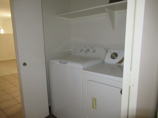 Building Photo - Nice 4 Bedroom Home in San Tan Valley!