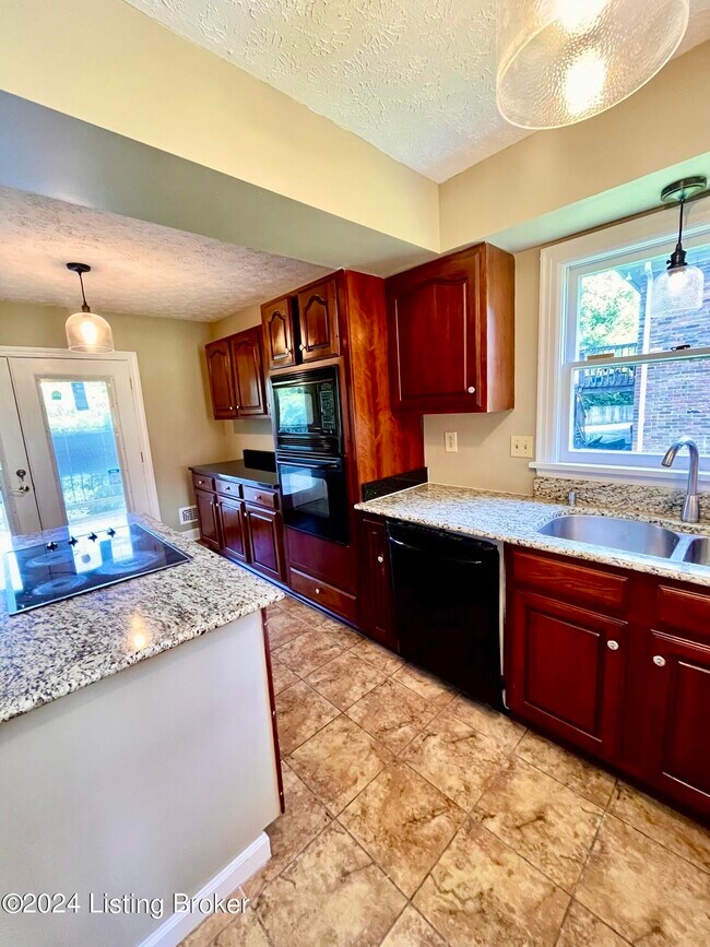 Building Photo - 4612 Deepwood Ct