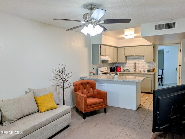 Building Photo - 709 Tays St