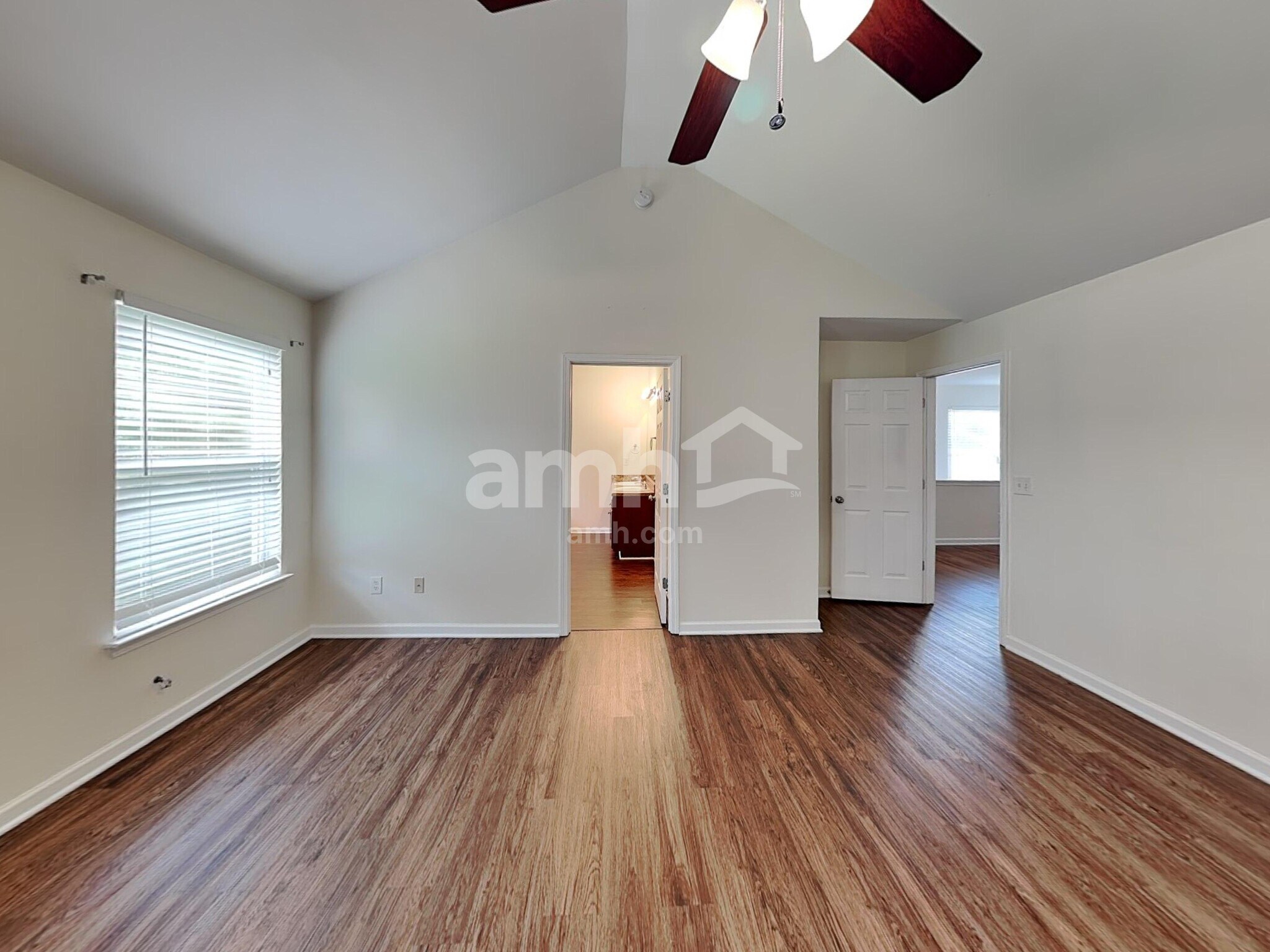 Building Photo - 2425 Valley Creek Dr