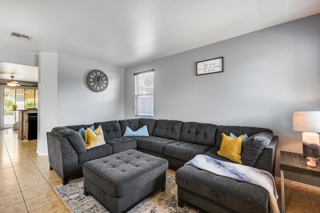 Building Photo - 11956 W Fillmore St