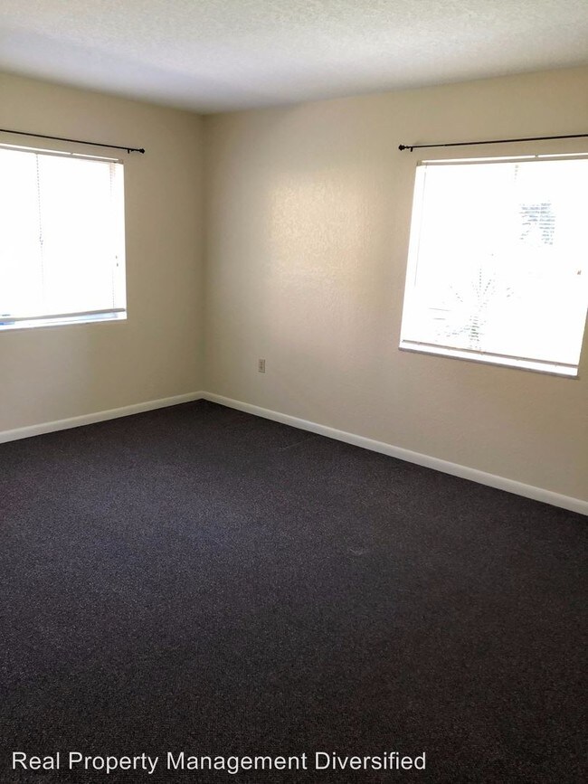 Building Photo - 1302 NE 33rd Ave