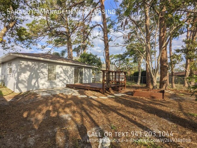 Building Photo - South Sarasota 3 Bedroom 2 Bath on Quiet S...