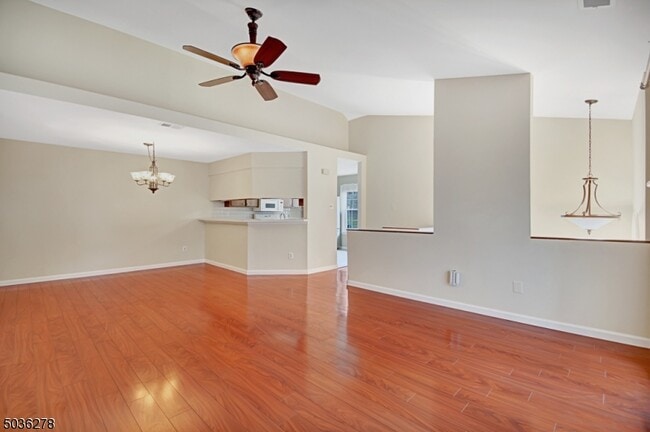 Building Photo - 122 Harvest Ln