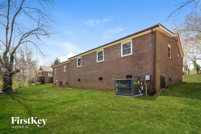 Building Photo - 1208 Redland Dr