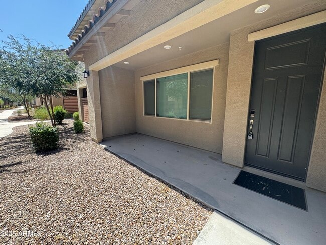 Building Photo - 775 E Furness Dr