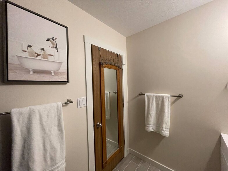 Building Photo - 1104 S State St