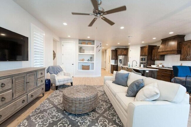 Building Photo - 2249 N Coral Canyon Blvd