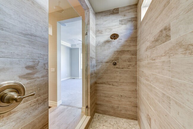 Building Photo - Breathtaking 4 Bedroom 3 Bedroom Ranch Style Home with Finished Basement!!