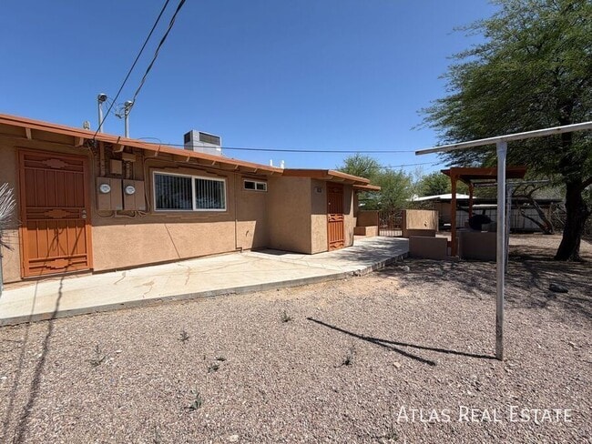 Building Photo - 1932 S Campbell Ave