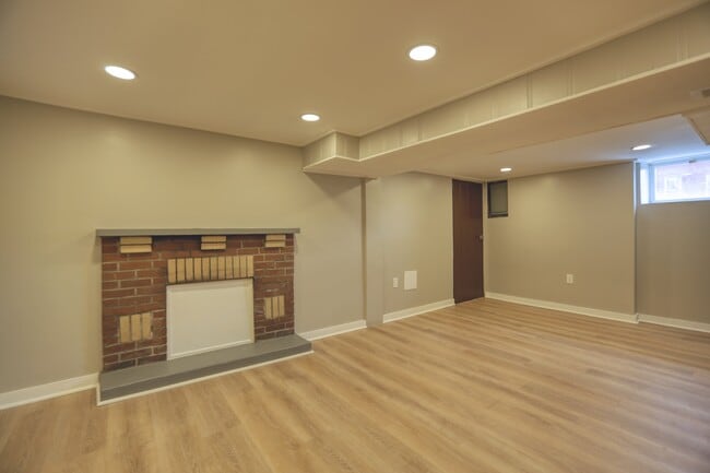 Building Photo - 604 Middle Ave