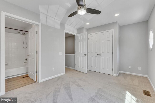 Building Photo - 5980 Kimberly Anne Way