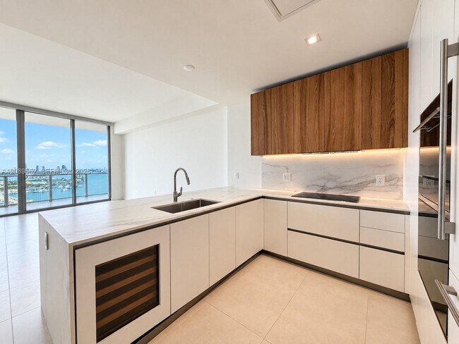 Building Photo - 1400 Biscayne Blvd