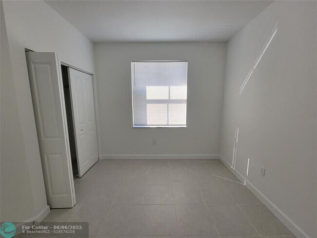Building Photo - 28637 SW 132nd Ct
