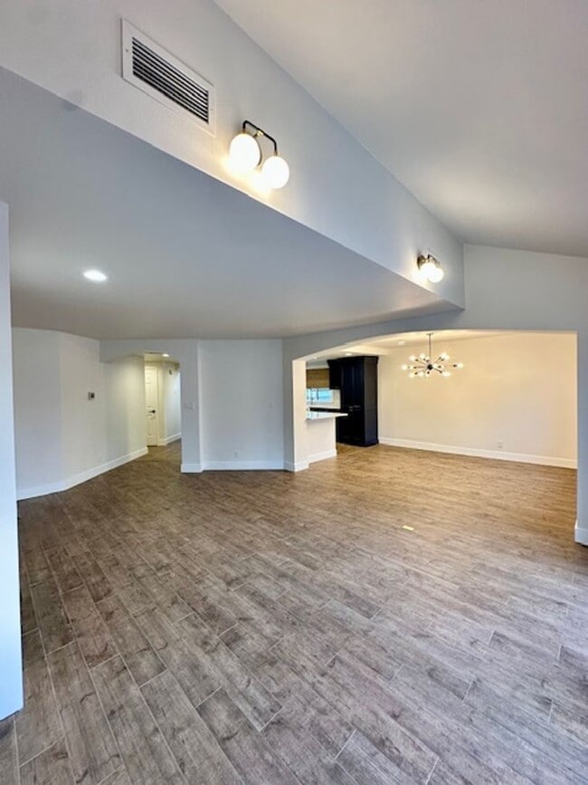 Building Photo - Riverfront Gated 2 Bedroom Luxury Condo!!