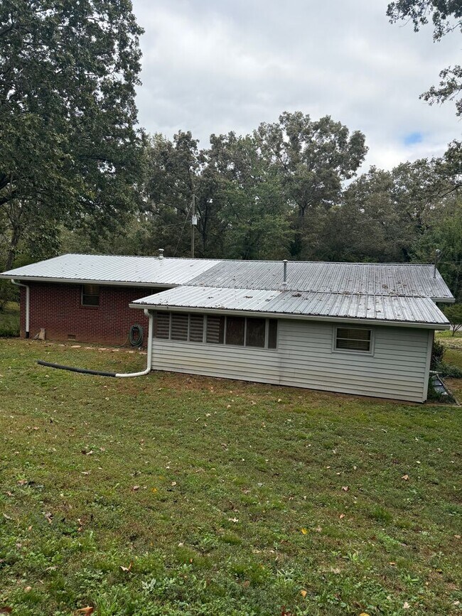 Building Photo - Brick Ranch in North Hall
