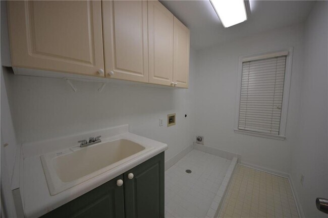 Building Photo - 135 Brightmore Way