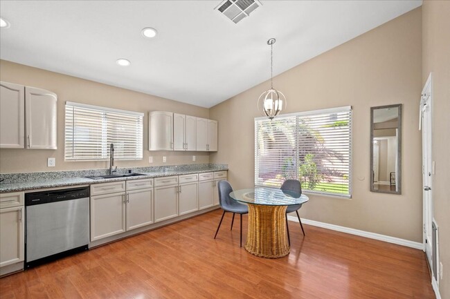 Building Photo - Beautiful Bright 3 Bedroom Single Story Home with Expansive Kitchen and Gorgeous Backyard