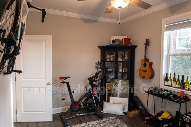 Building Photo - 933 E Churchwell Ave