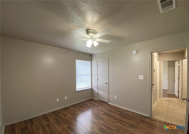 Building Photo - 3210 Toledo Dr