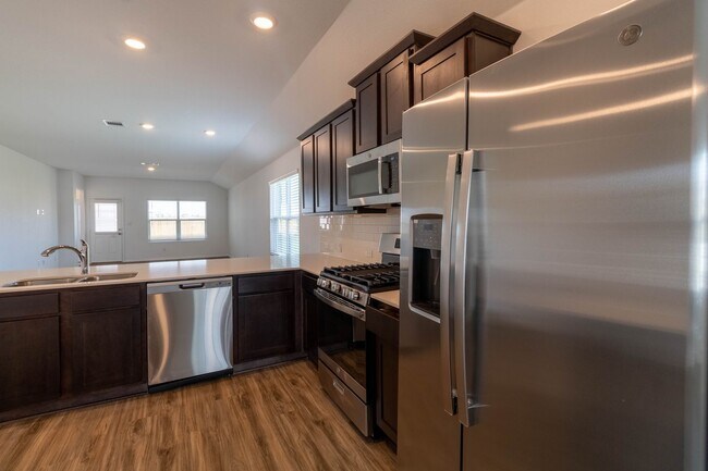 Building Photo - 5601 Bellissima Way