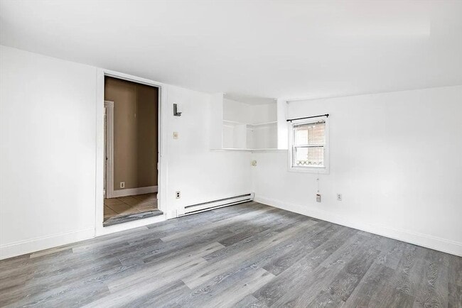 Building Photo - 61-61 Glenwood Rd