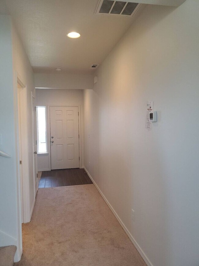 Building Photo - 4 bed 2.5 bath home in Mae Valley area of Moses Lake