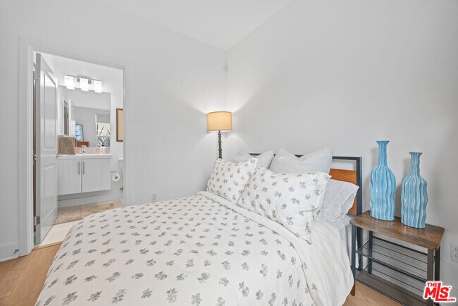 Building Photo - 10827 W Riverton Ct