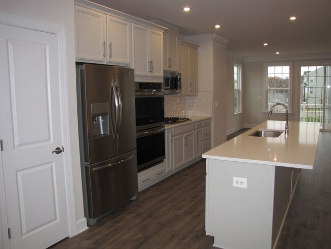 Building Photo - End Unit Townhouse Haymarket