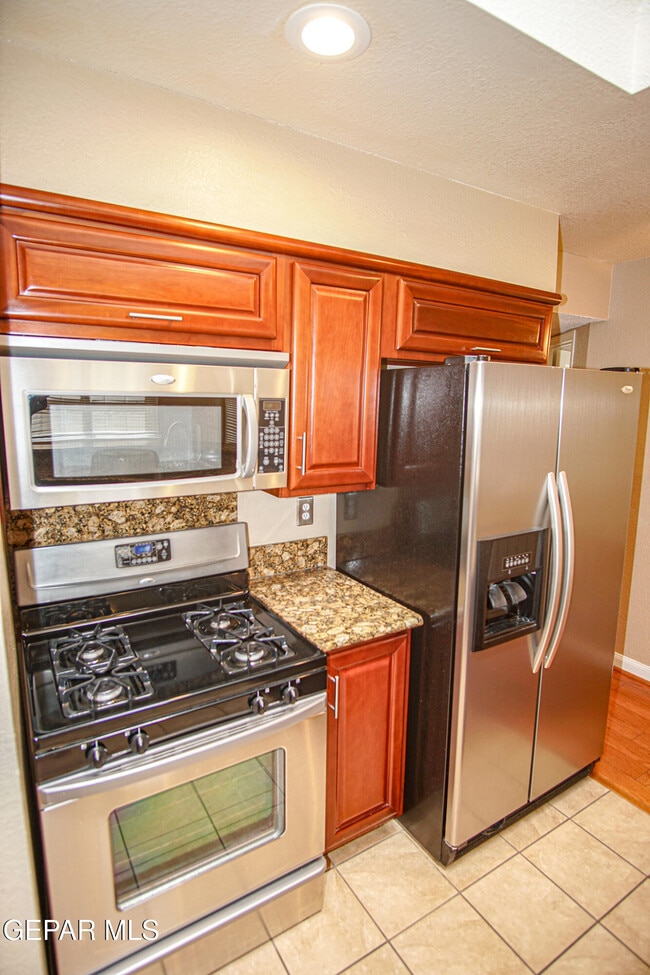 Building Photo - 1316 Desierto Azul Dr