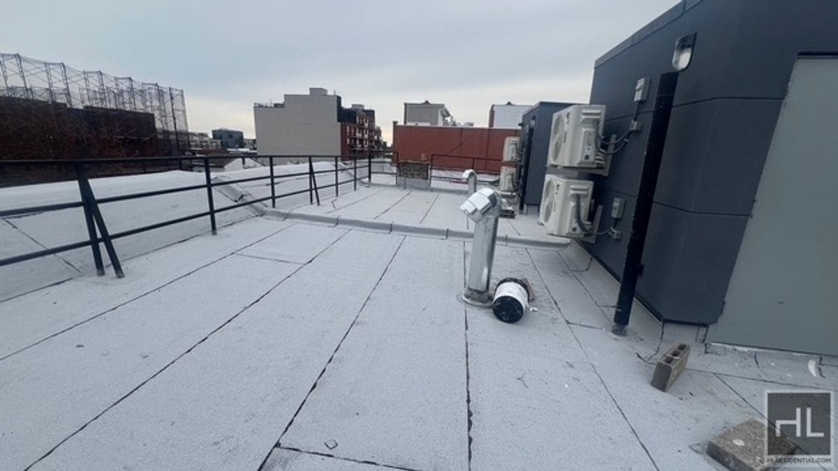 Building Photo - 900 Rogers Ave