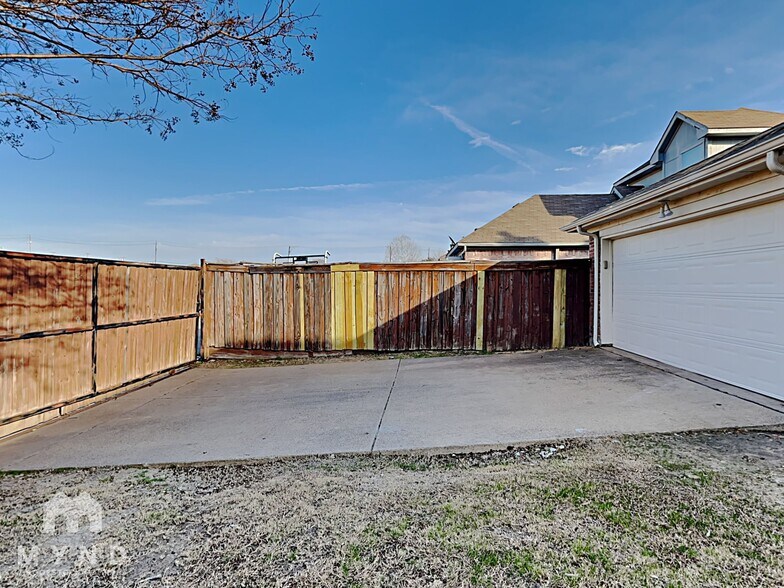 Building Photo - 2341 Baretta Dr