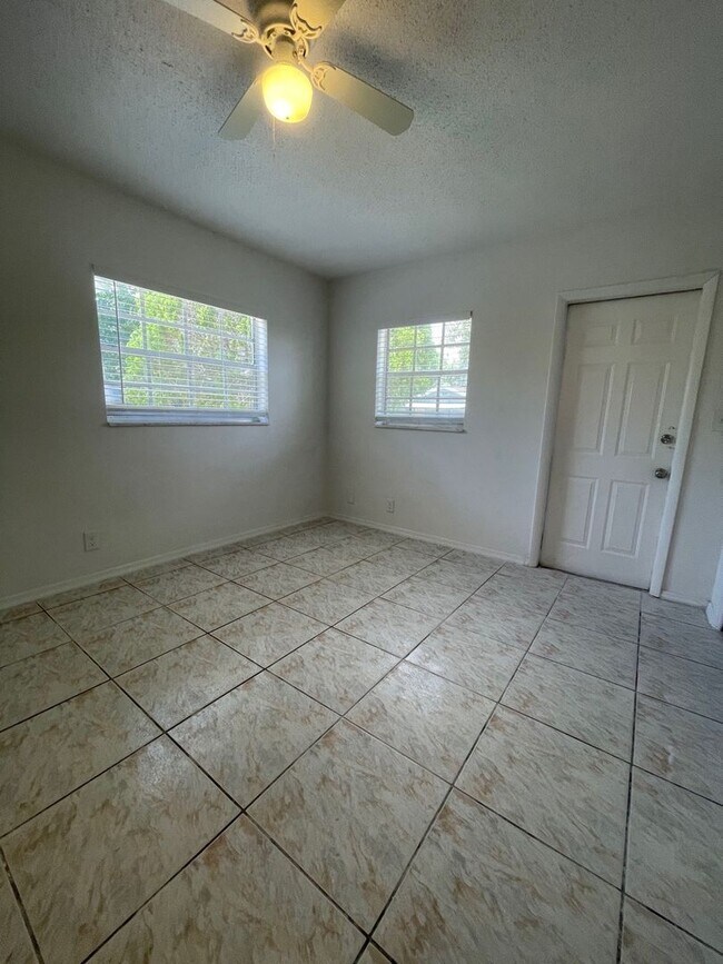 Building Photo - 208 NW 43rd Ct
