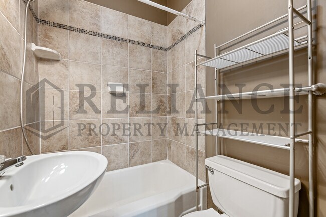 Building Photo - 806 N Faulkner St