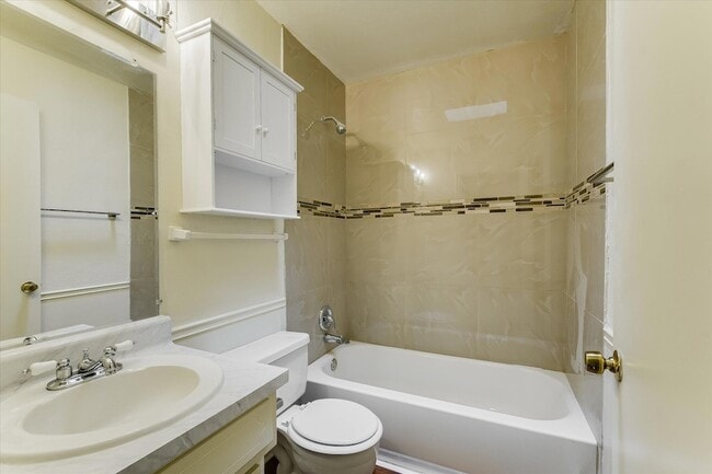 Building Photo - 612 W 51st St