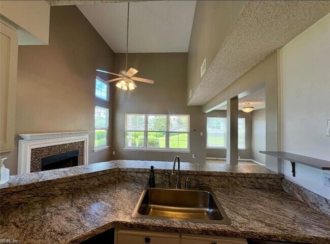 Building Photo - 4044 Laurel Green Cir