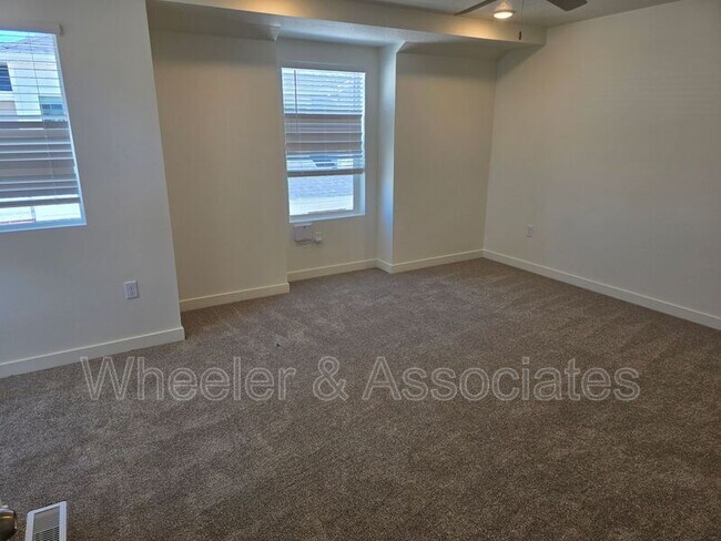 Building Photo - 460 W 1080 S