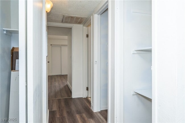 Building Photo - 25 Gold Bar Ct